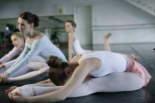 平度成人压腿事件视频,揭秘背后真相与反思-第2张图片-亚洲AV中文无码乱人伦