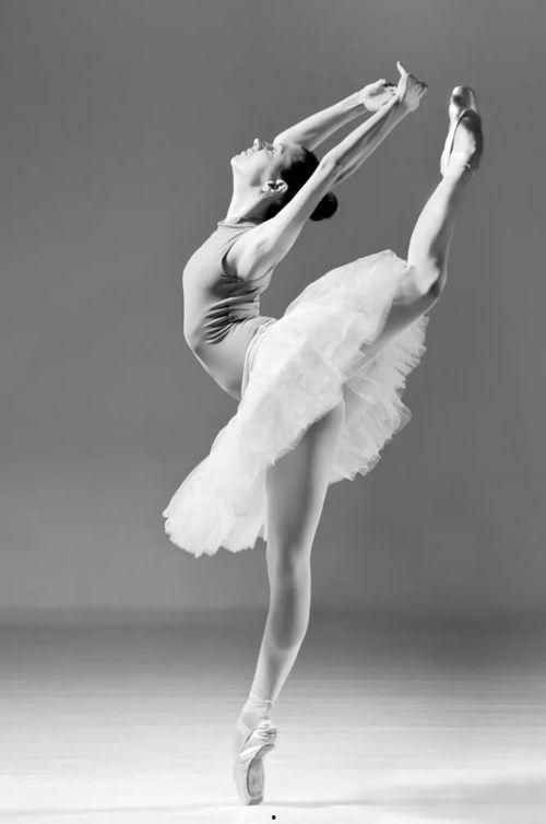 成人新手芭蕾舞视频,新手芭蕾舞者的成长之旅-第2张图片-亚洲AV中文无码乱人伦 成人新手芭蕾舞视频,新手芭蕾舞者的成长之旅-第2张图片-亚洲AV中文无码乱人伦