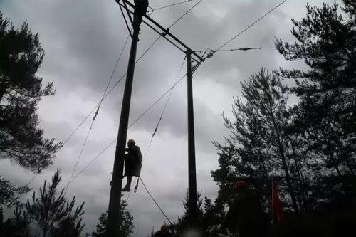 成人滑出缆车图片视频,成人滑出缆车，高空惊魂一幕再现-第2张图片-亚洲AV中文无码乱人伦