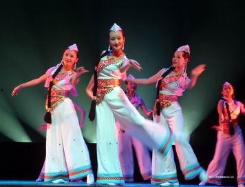 成人女生群舞图片视频-第2张图片-亚洲AV中文无码乱人伦